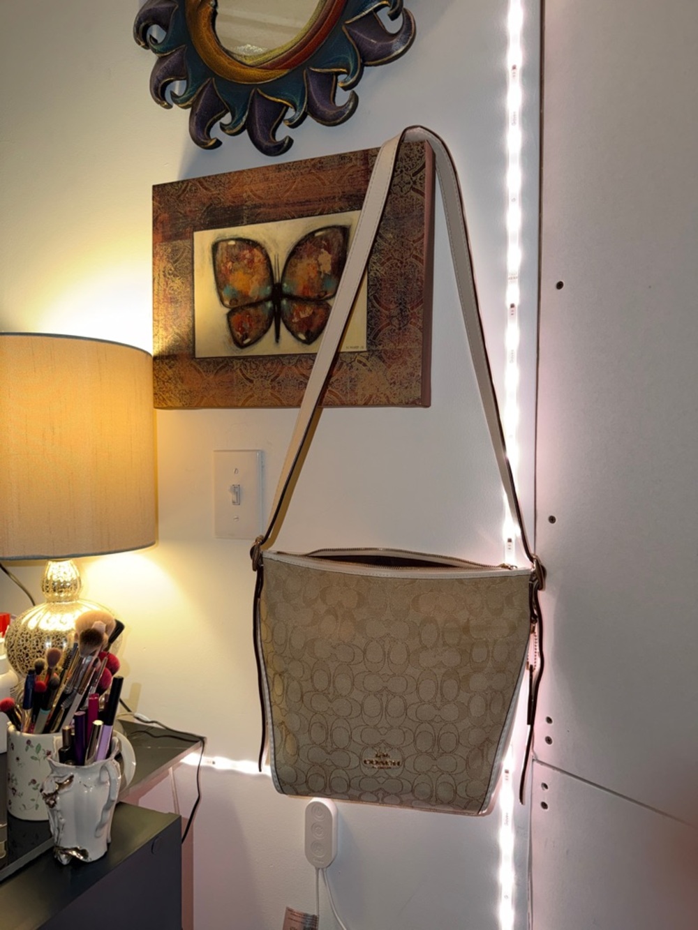 Coach Tan Signature Canvas Shoulder Bag with Cream Trim - Picture 4 of 6